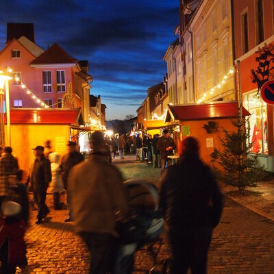 Bild vergr&ouml;&szlig;ern: Adventsmarkt 2011