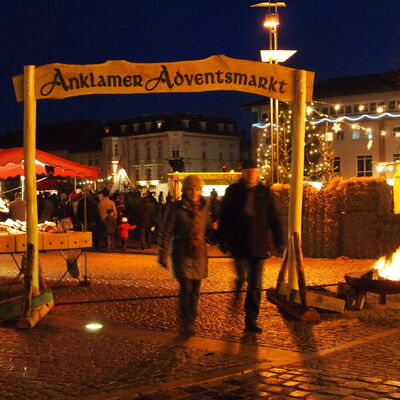 Bild vergr&ouml;&szlig;ern: Adventsmarkt 2011