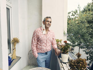 Bild vergr&ouml;&szlig;ern: Wladimir Kaminer, Schrifsteller, Der verlorene Sommer oder Deutschland raucht auf dem Balkon, Berlin, August, 2020