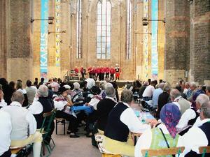 Hanseempfang in der Nikolaikirche, im Hintergung die Hanses&auml;nger aus Deventer