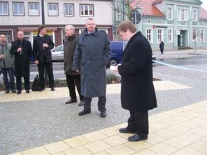 &Uuml;bergabe Neuer Markt