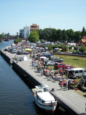 Bild vergr&ouml;&szlig;ern: Flohmarkt_01.06.08_7